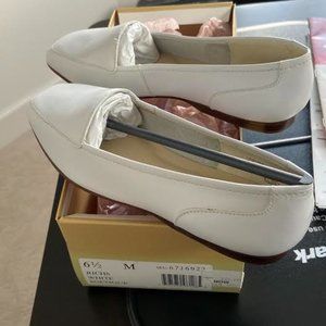 Enzo Angiolini White flats 6.5